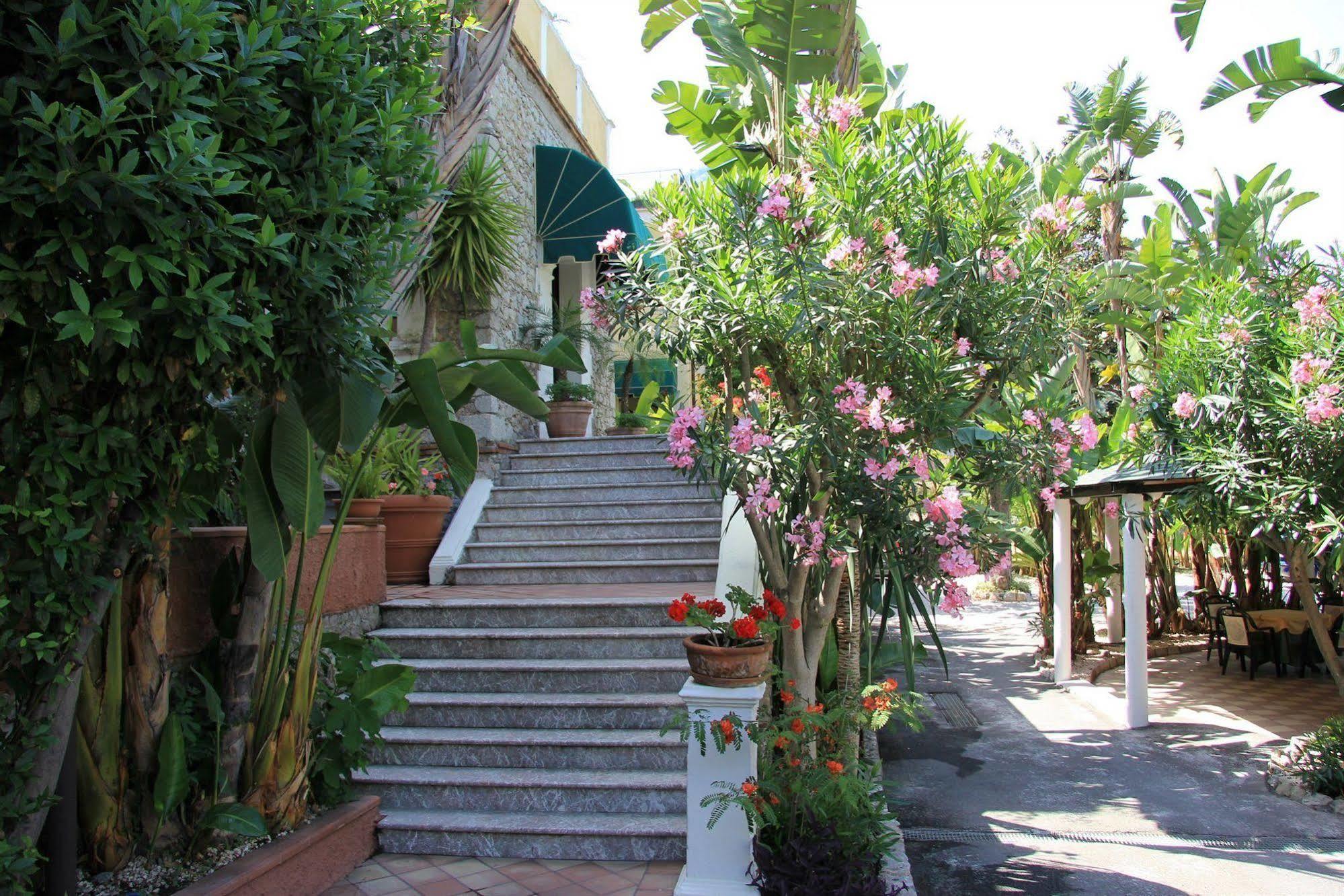Baia Delle Sirene Hotel 3*